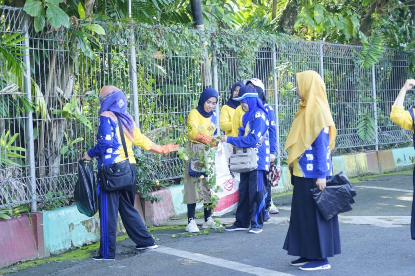 Bappeda Prov Kalsel Ikut Serta Dalam Gotong Royong Di Mesjid Raya Sabilal Muhtadin Bappeda